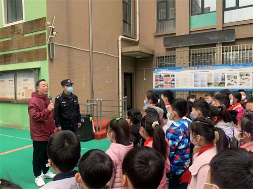 民警栾建设10年战病魔一心解民忧